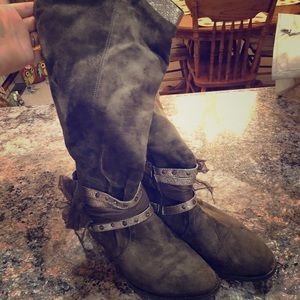 Buckle brown healed boots